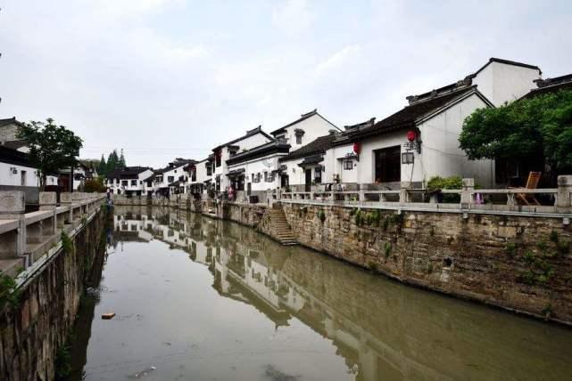 尽在插队婆孙被人恶搞成表情包,你觉得这种做法过分吗?,专注解答你的疑问